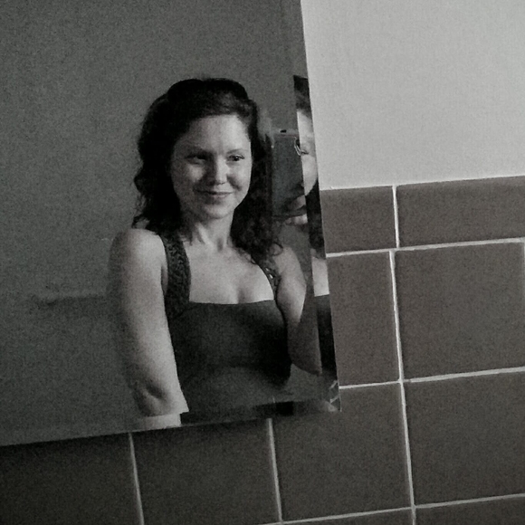 Meet your Posher, Katie - Picture 1 of 1